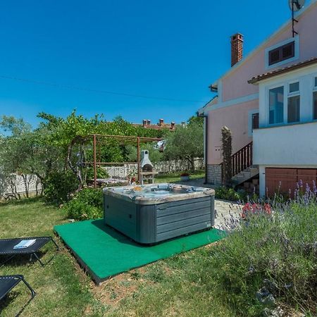 Ferienhaus Zora With Whirlpool Lägenhet Sveti Lovreč Pazenatički Exteriör bild