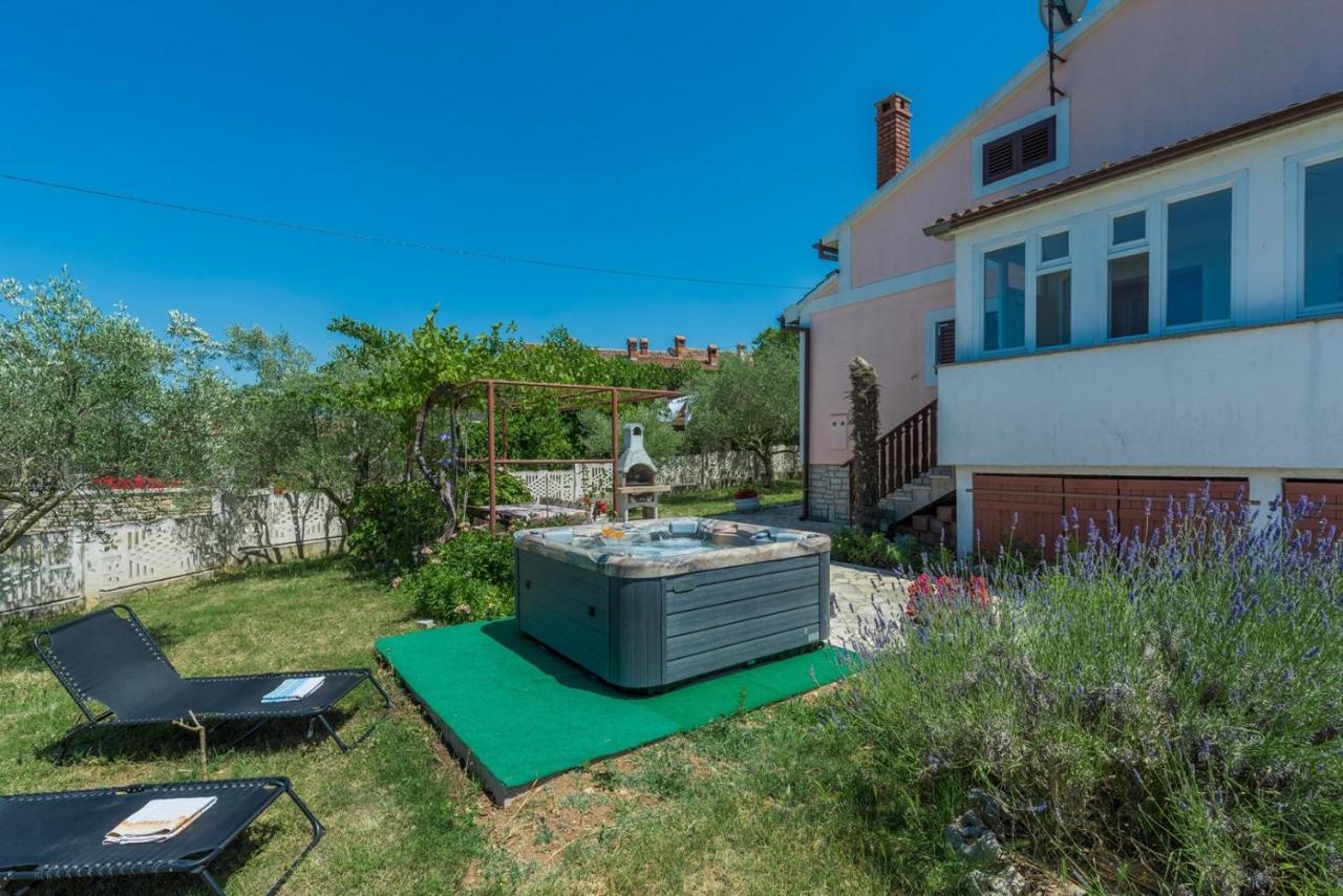 Ferienhaus Zora With Whirlpool Lägenhet Sveti Lovreč Pazenatički Exteriör bild